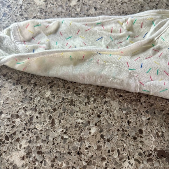 Ergobaby Swaddle Wrap, Original Swaddler, Cupcake - Swacupcake - Picture 8 of 16